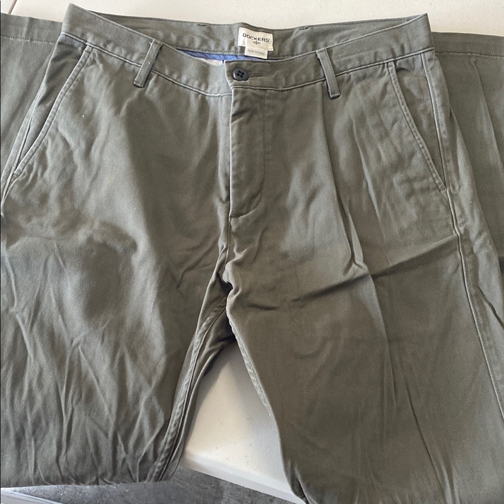 Dockers Men's Khaki Chinos